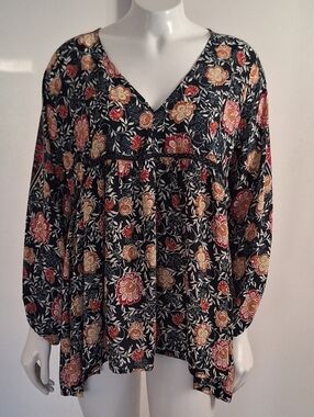Knox Rose Floral V-Neck Tunic Blouse in Black, Red and Cream